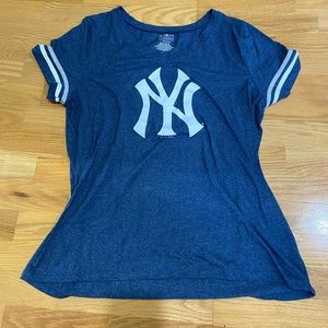 Yankees tshirt